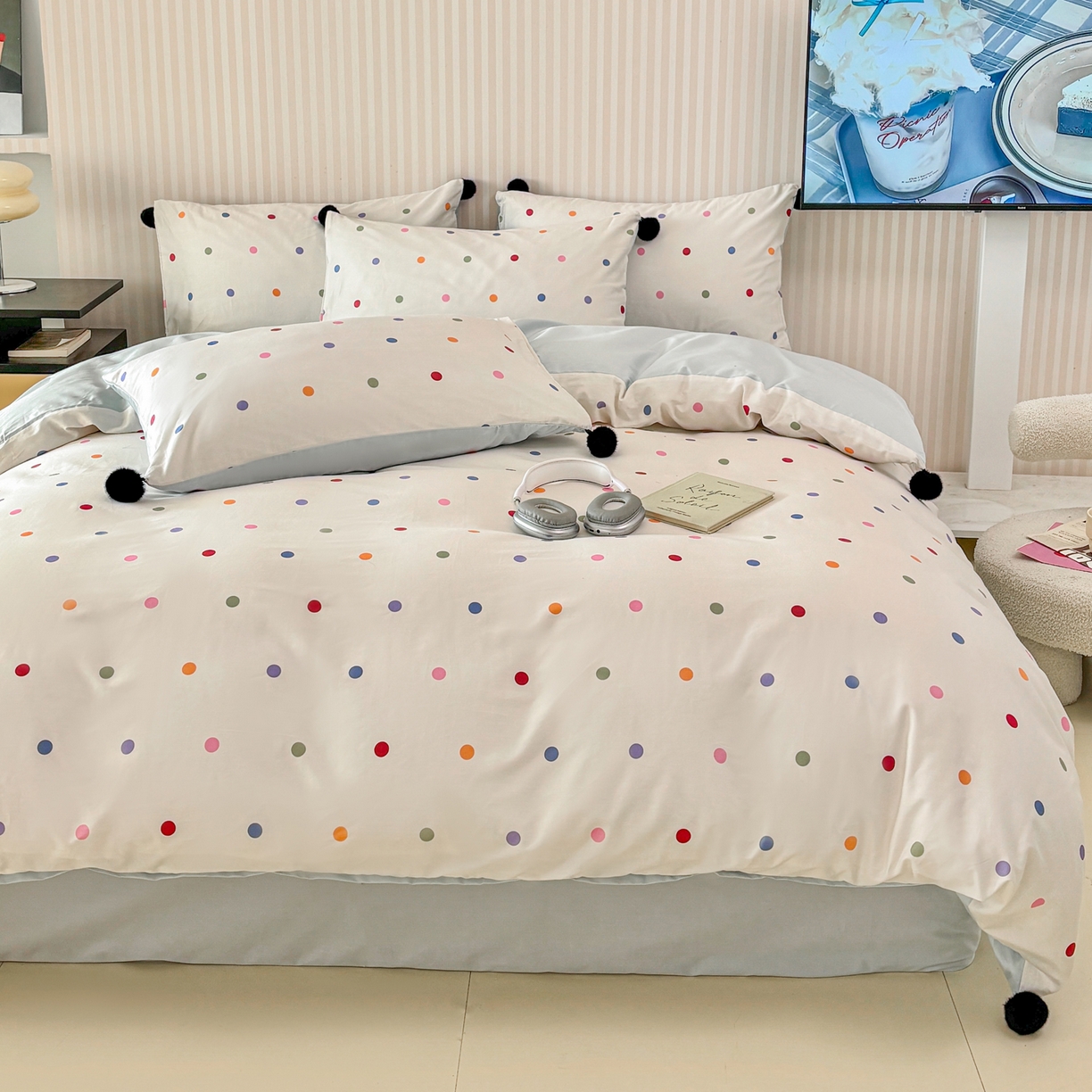 91家纺网 家纺一手货源 找家纺 雅居纺家纺 2026新款50长绒棉波点球球四件套 彩色球球