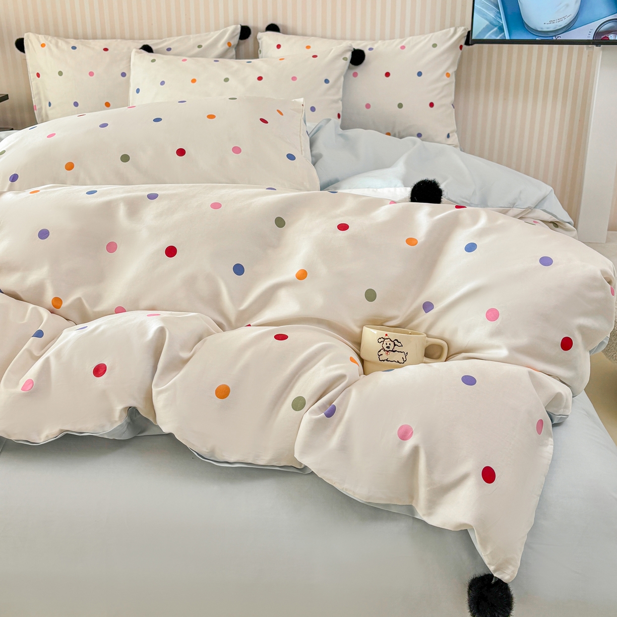 91家纺网 家纺一手货源 找家纺 雅居纺家纺 2026新款50长绒棉波点球球四件套 彩色球球