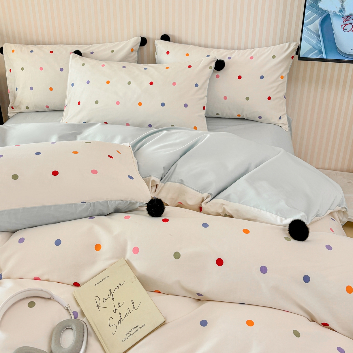 91家纺网 家纺一手货源 找家纺 雅居纺家纺 2026新款50长绒棉波点球球四件套 彩色球球