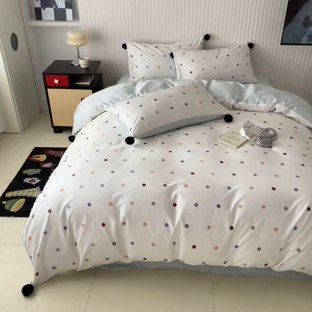 91家纺网 家纺一手货源 找家纺 雅居纺家纺 2026新款50长绒棉波点球球四件套 彩色球球