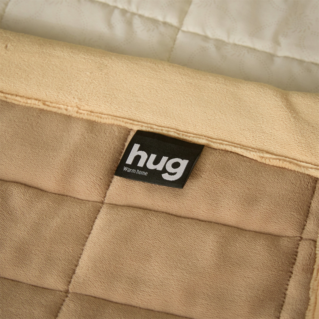 91家纺网 家纺一手货源 找家纺 盛秋家纺 2026新款A类牛奶绒夹棉床盖 奶咖+香槟