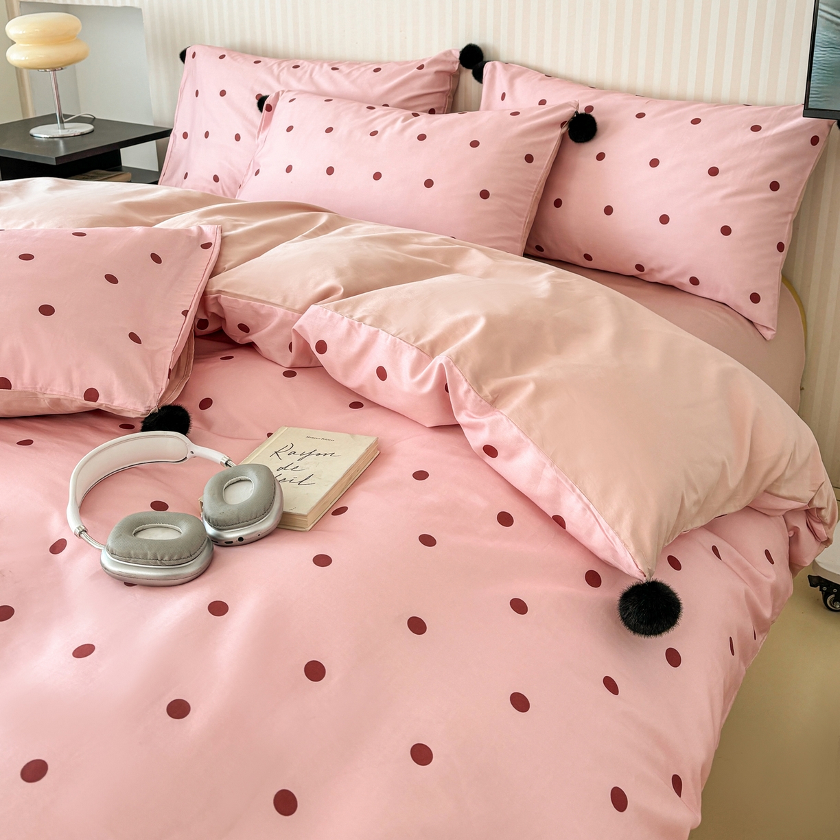 91家纺网 家纺一手货源 找家纺 雅居纺家纺 2026新款50长绒棉波点球球四件套 粉点球球