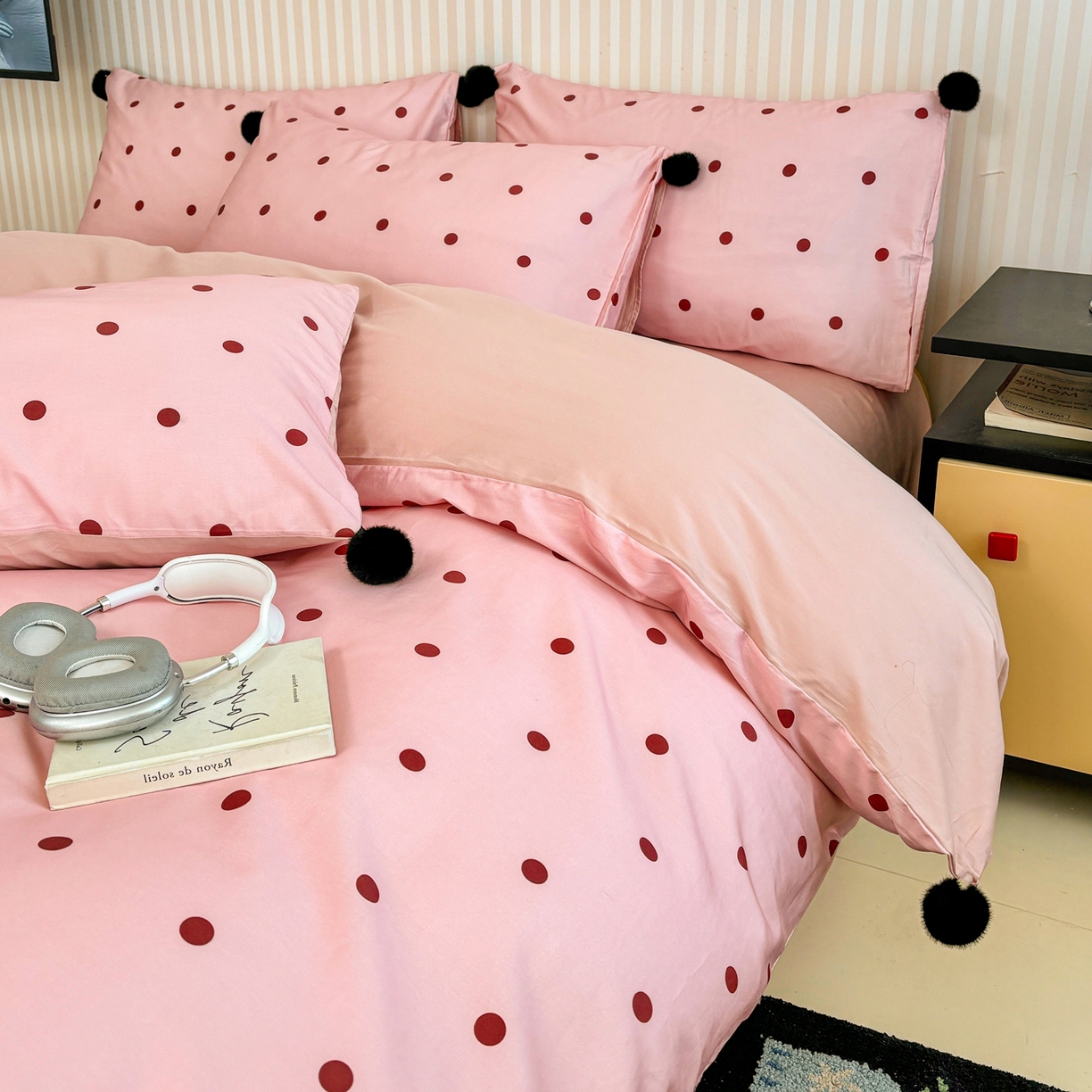 91家纺网 家纺一手货源 找家纺 雅居纺家纺 2026新款50长绒棉波点球球四件套 粉点球球