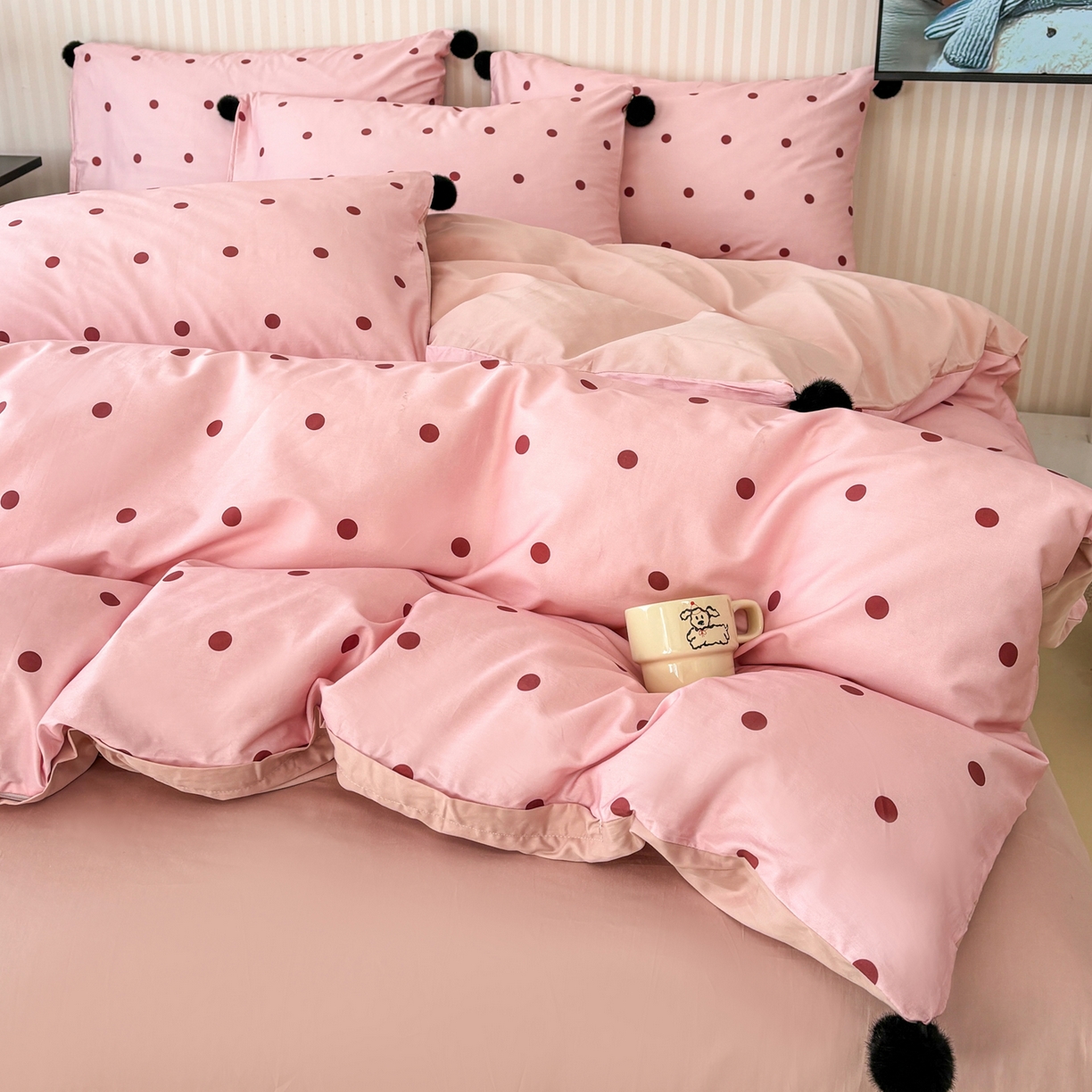 91家纺网 家纺一手货源 找家纺 雅居纺家纺 2026新款50长绒棉波点球球四件套 粉点球球