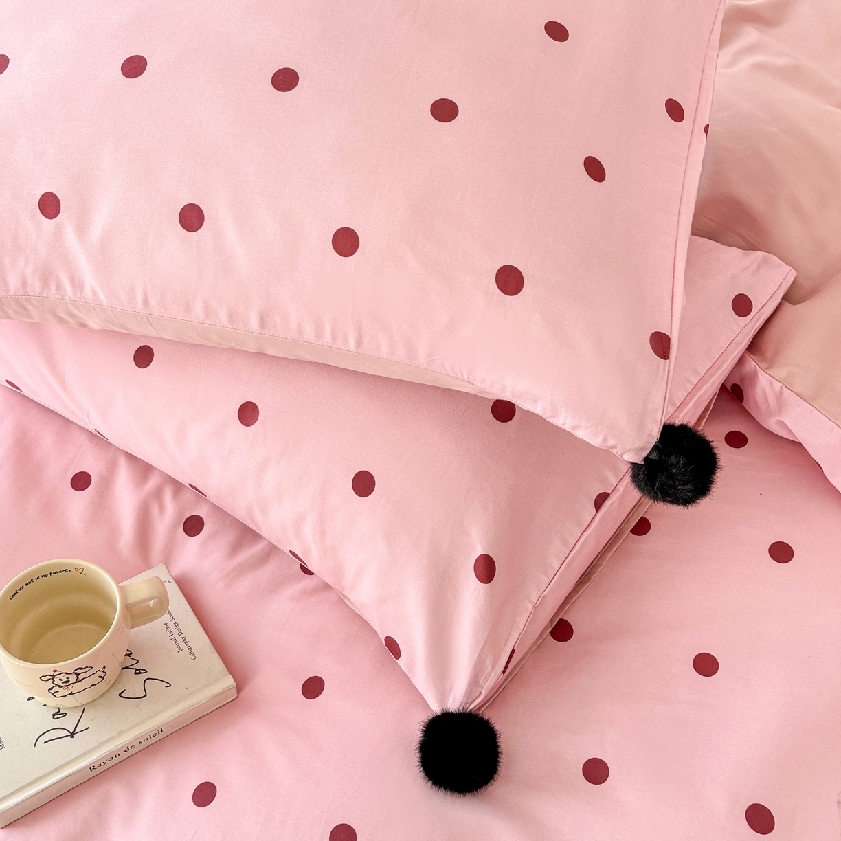 91家纺网 家纺一手货源 找家纺 雅居纺家纺 2026新款50长绒棉波点球球四件套 粉点球球