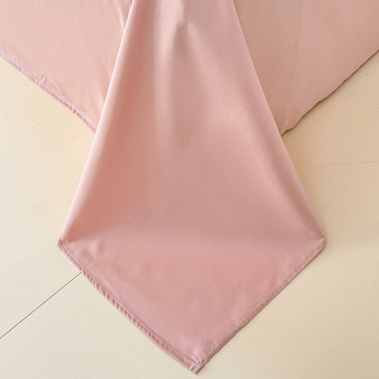 91家纺网 家纺一手货源 找家纺 雅居纺家纺 2026新款50长绒棉波点球球四件套 粉点球球