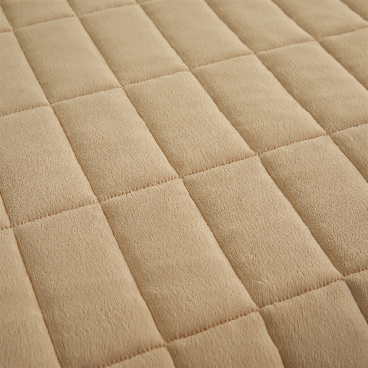 91家纺网 家纺一手货源 找家纺 盛秋家纺 2026新款A类牛奶绒夹棉床盖 香槟+经典灰