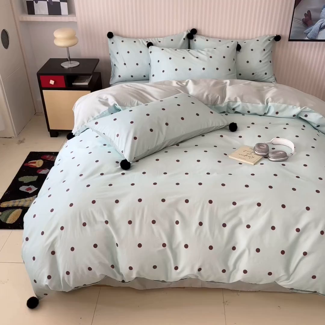 91家纺网 家纺一手货源 找家纺 雅居纺家纺 2026新款50长绒棉波点球球四件套 蓝点球球