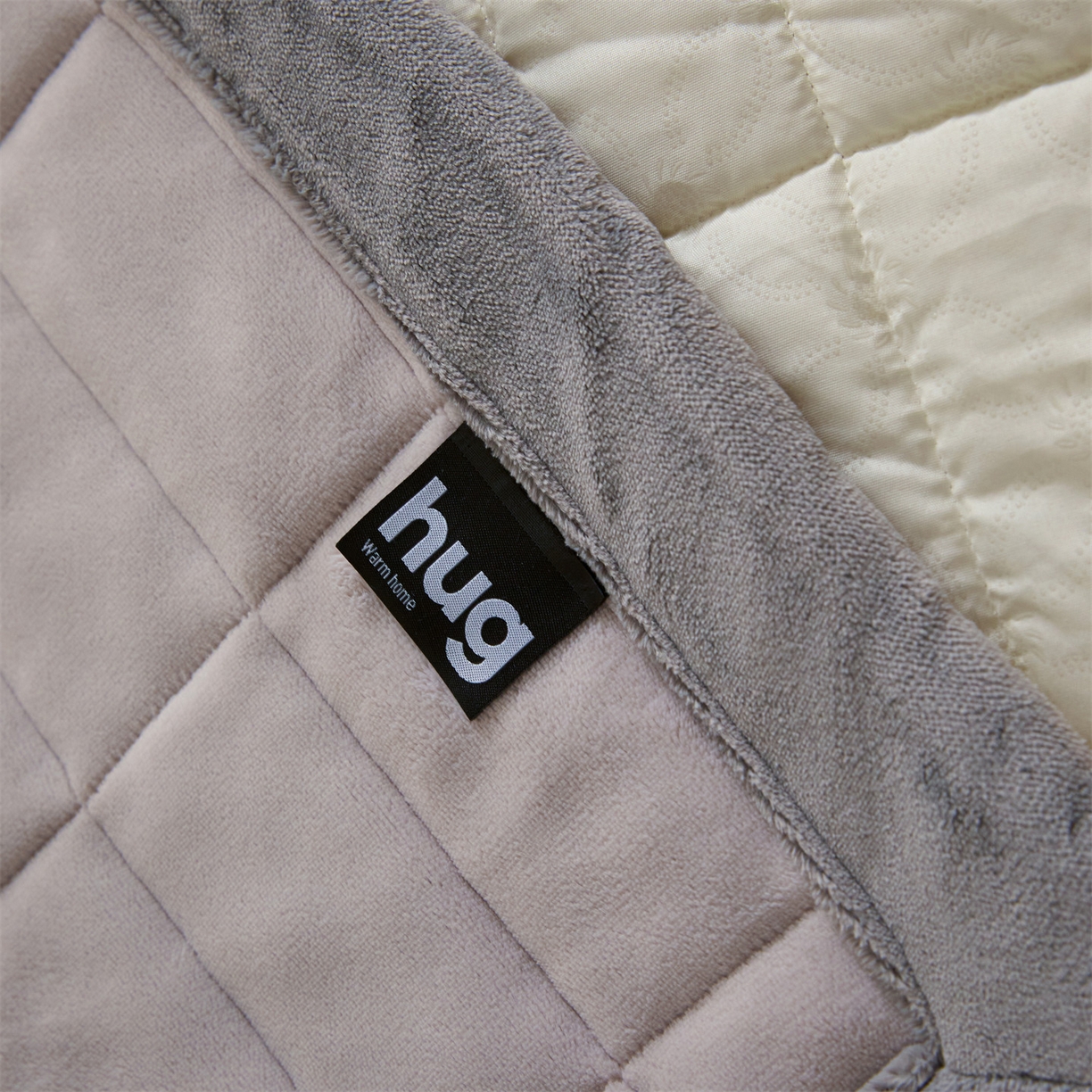 91家纺网 家纺一手货源 找家纺 盛秋家纺 2026新款A类牛奶绒夹棉床盖 香草灰+经典灰