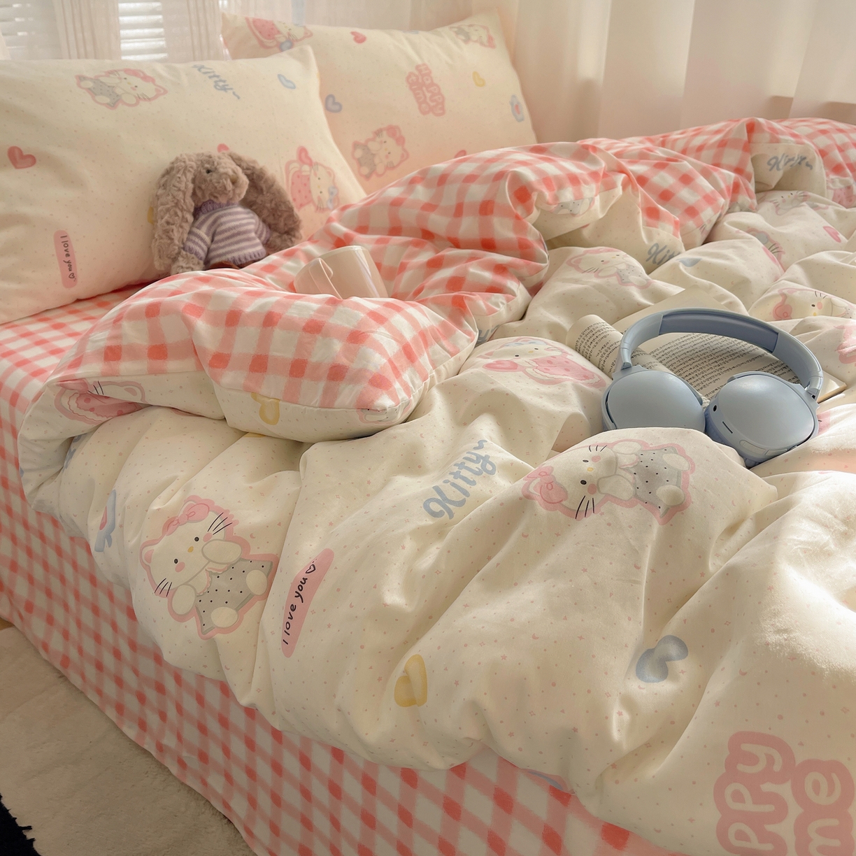 91家纺网 家纺一手货源 找家纺 雅居纺家纺 2026新款全棉卡通印花可爱小猫四件套 爱心小猫