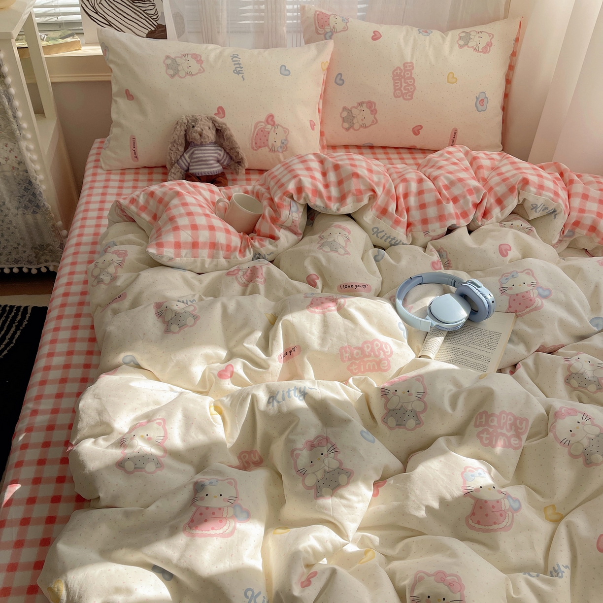 91家纺网 家纺一手货源 找家纺 雅居纺家纺 2026新款全棉卡通印花可爱小猫四件套 爱心小猫
