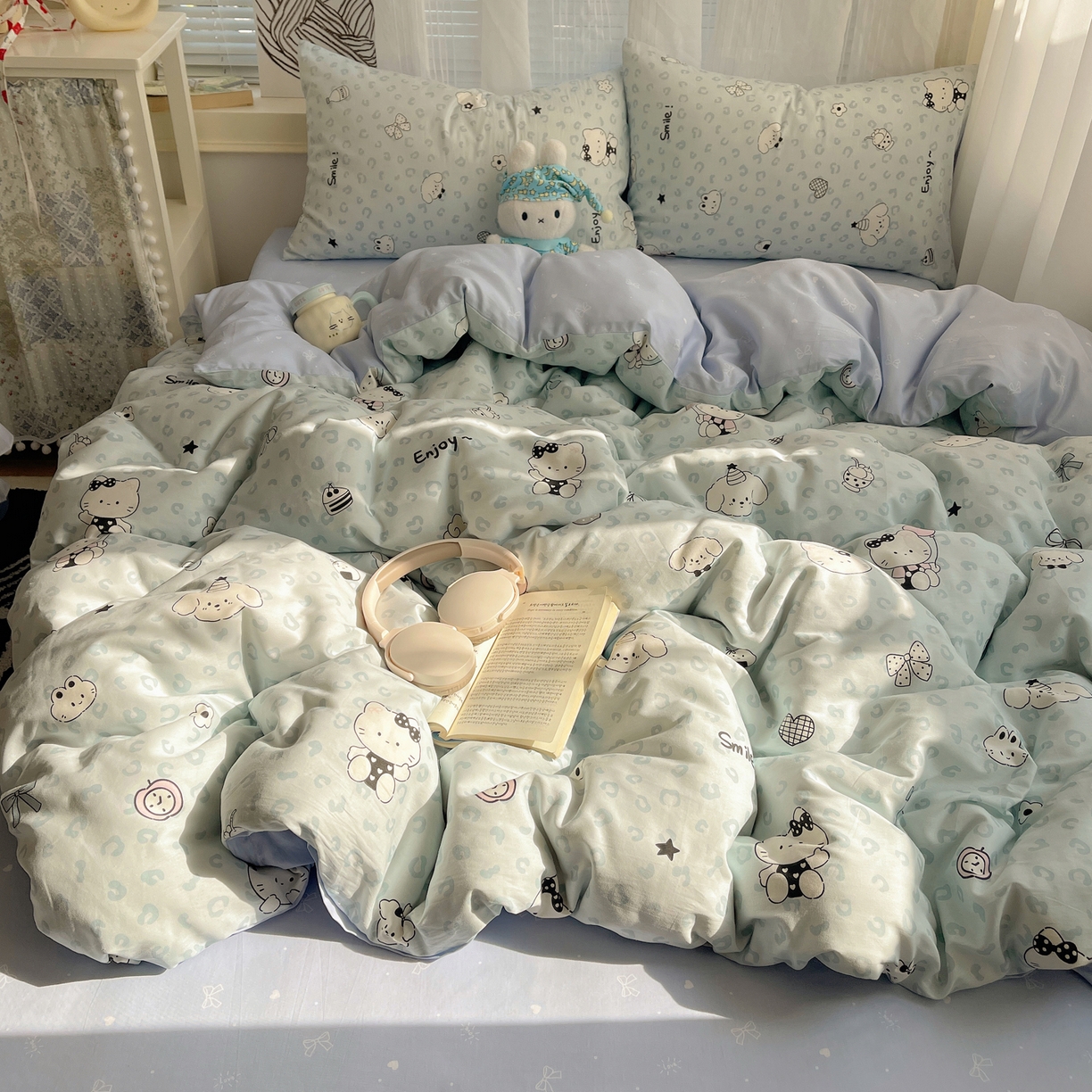 91家纺网 家纺一手货源 找家纺 雅居纺家纺 2026新款全棉卡通印花可爱小猫四件套 假日小猫