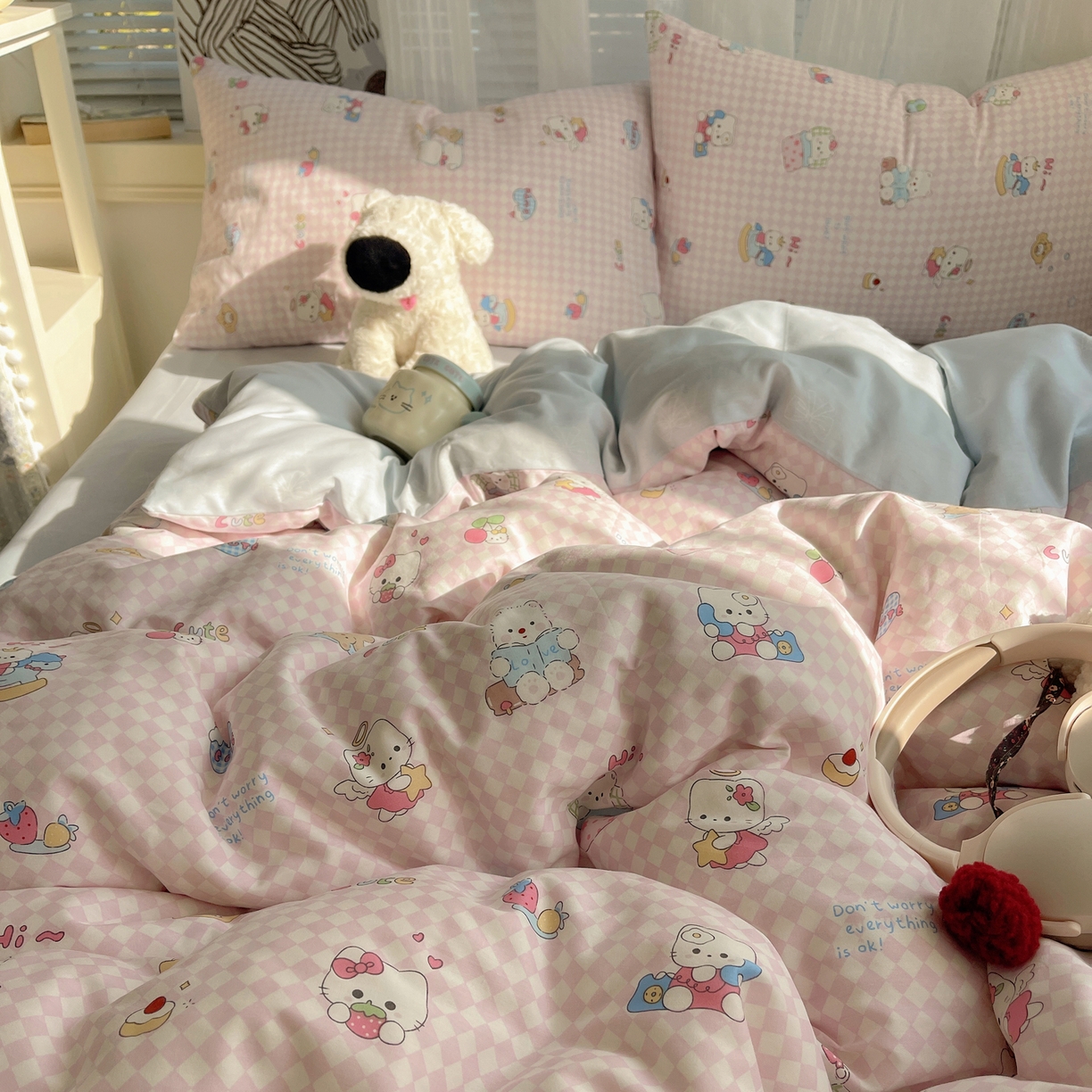 91家纺网 家纺一手货源 找家纺 雅居纺家纺 2026新款全棉卡通印花可爱小猫四件套 菱形格猫咪