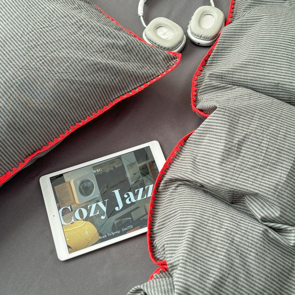 91家纺网 家纺一手货源 找家纺 雅居纺家纺 2026新款全棉色织水洗棉贝壳边四件套 贝壳边-深灰密条