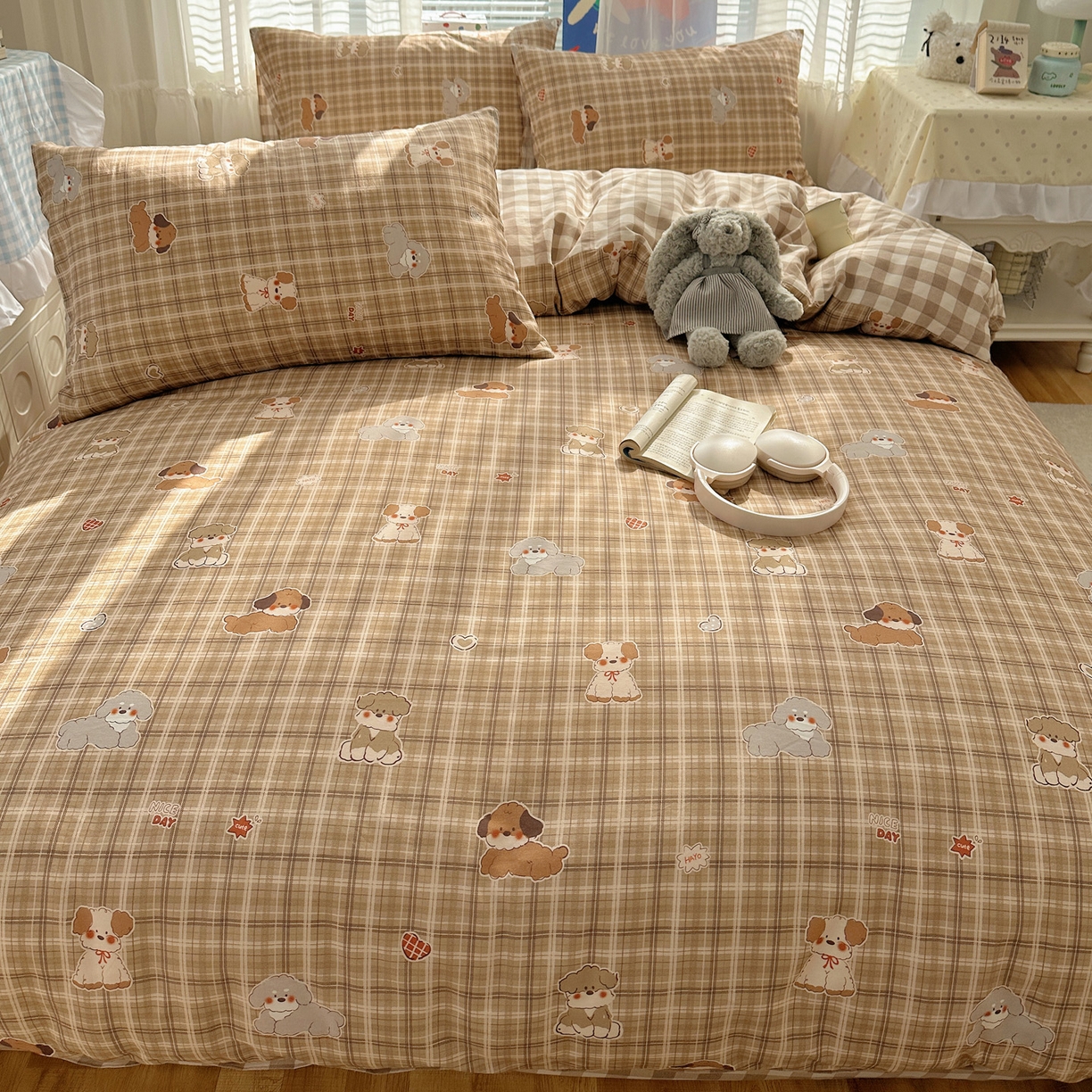 91家纺网 家纺一手货源 找家纺 雅居纺家纺 2026新款全棉小清新印花四件套 HI小狗