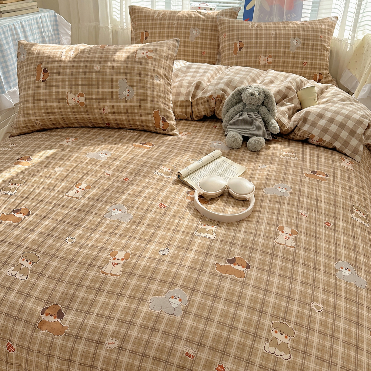 91家纺网 家纺一手货源 找家纺 雅居纺家纺 2026新款全棉小清新印花四件套 HI小狗