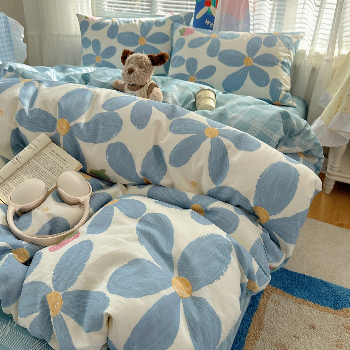 91家纺网 家纺一手货源 找家纺 雅居纺家纺 2026新款全棉小清新印花四件套 草莓蓝花