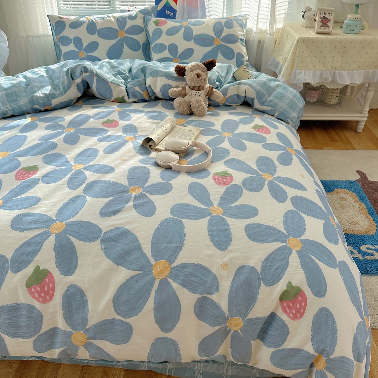 91家纺网 家纺一手货源 找家纺 雅居纺家纺 2026新款全棉小清新印花四件套 草莓蓝花