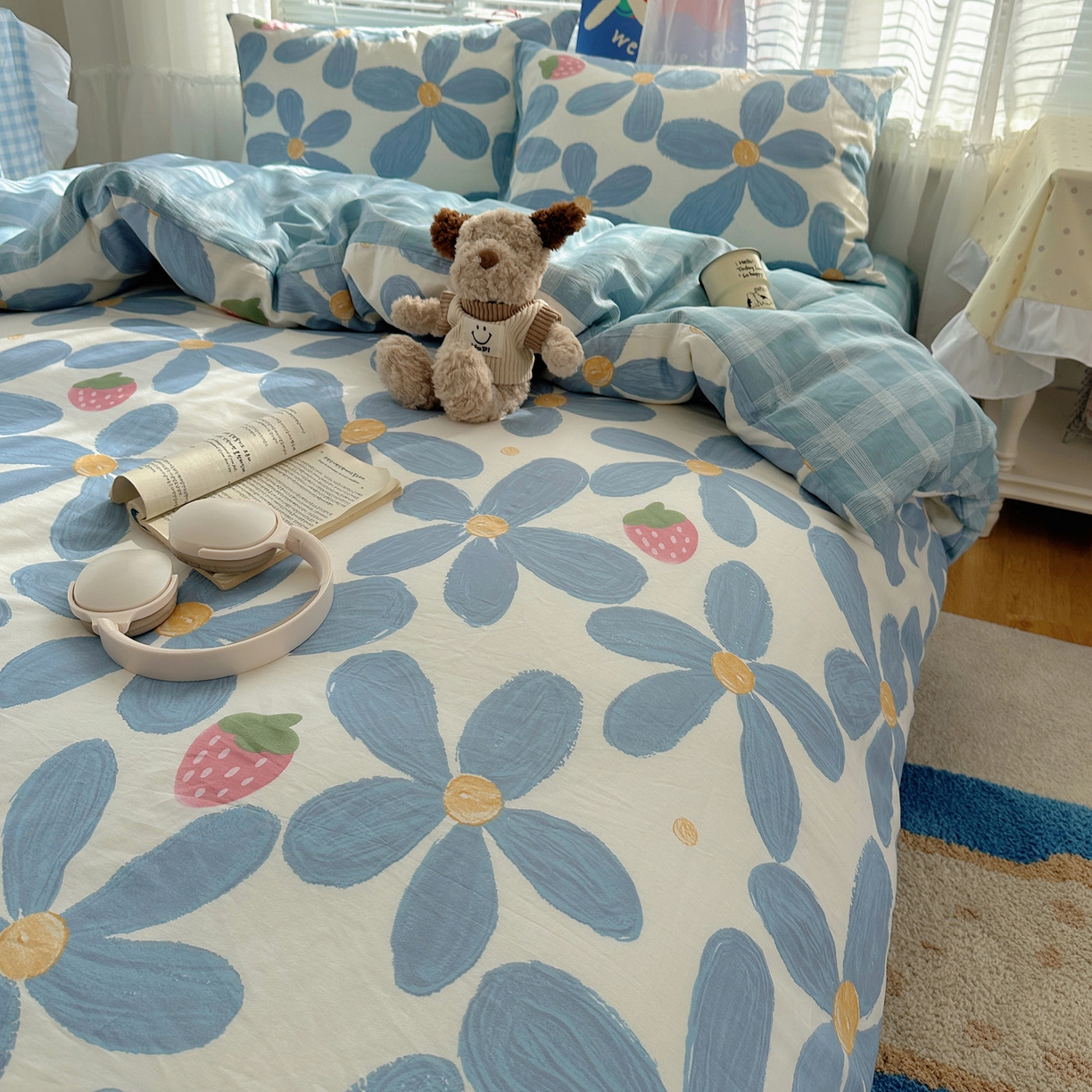 91家纺网 家纺一手货源 找家纺 雅居纺家纺 2026新款全棉小清新印花四件套 草莓蓝花