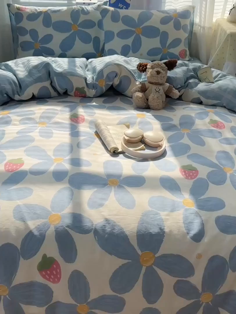 91家纺网 家纺一手货源 找家纺 雅居纺家纺 2026新款全棉小清新印花四件套 草莓蓝花