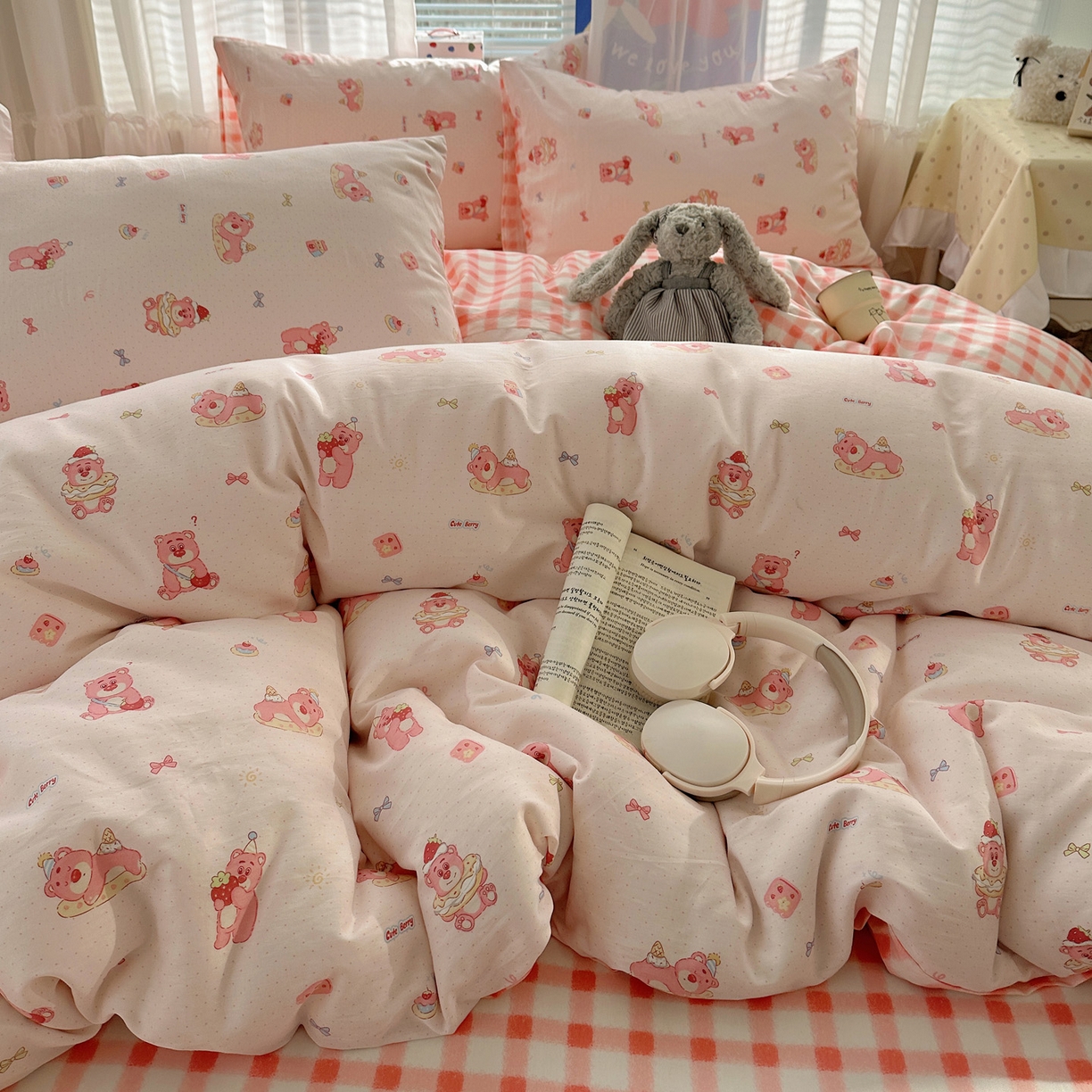 91家纺网 家纺一手货源 找家纺 雅居纺家纺 2026新款全棉小清新印花四件套 粉色熊熊