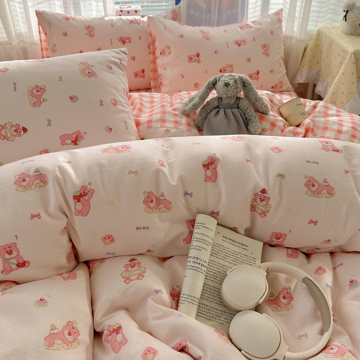 91家纺网 家纺一手货源 找家纺 雅居纺家纺 2026新款全棉小清新印花四件套 粉色熊熊