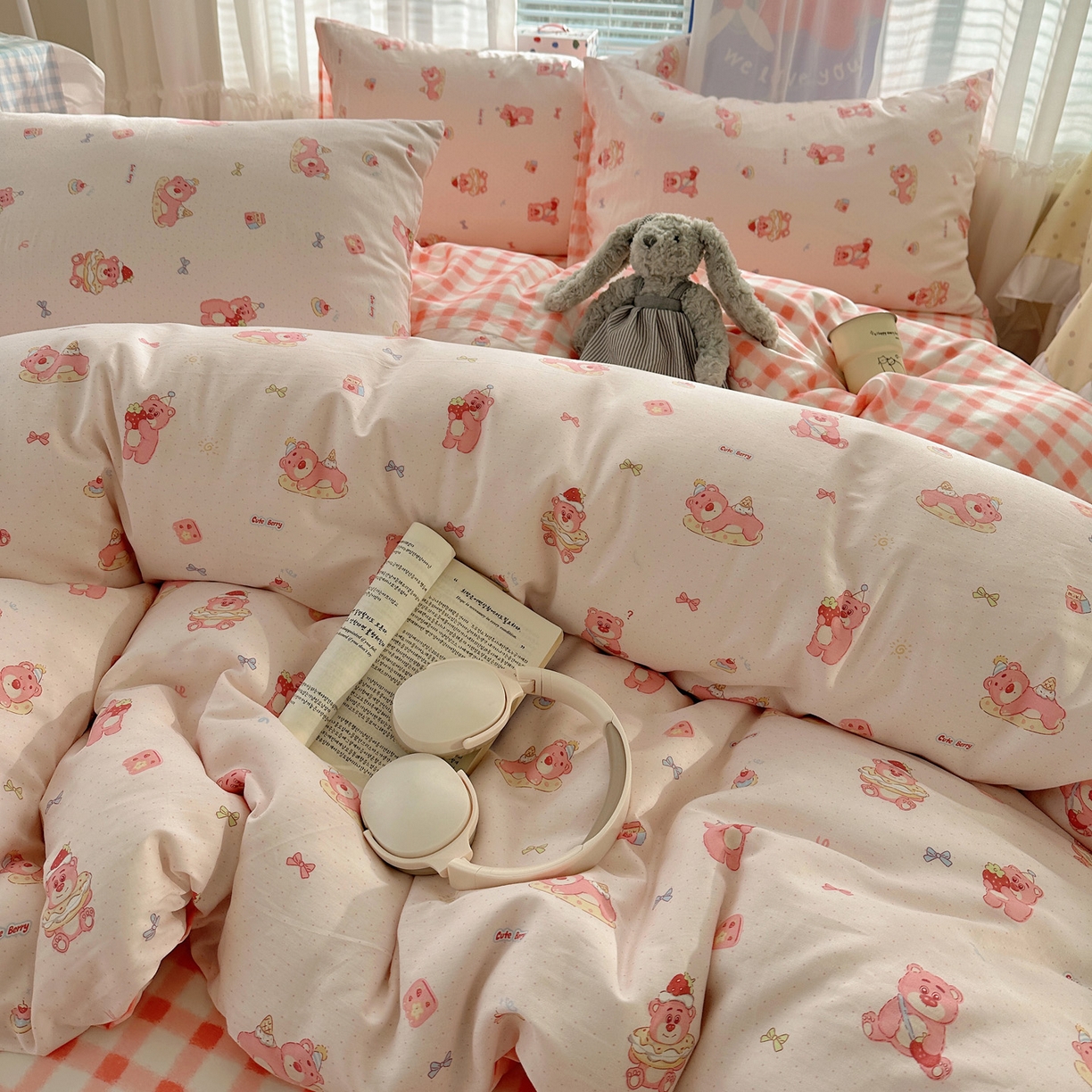 91家纺网 家纺一手货源 找家纺 雅居纺家纺 2026新款全棉小清新印花四件套 粉色熊熊