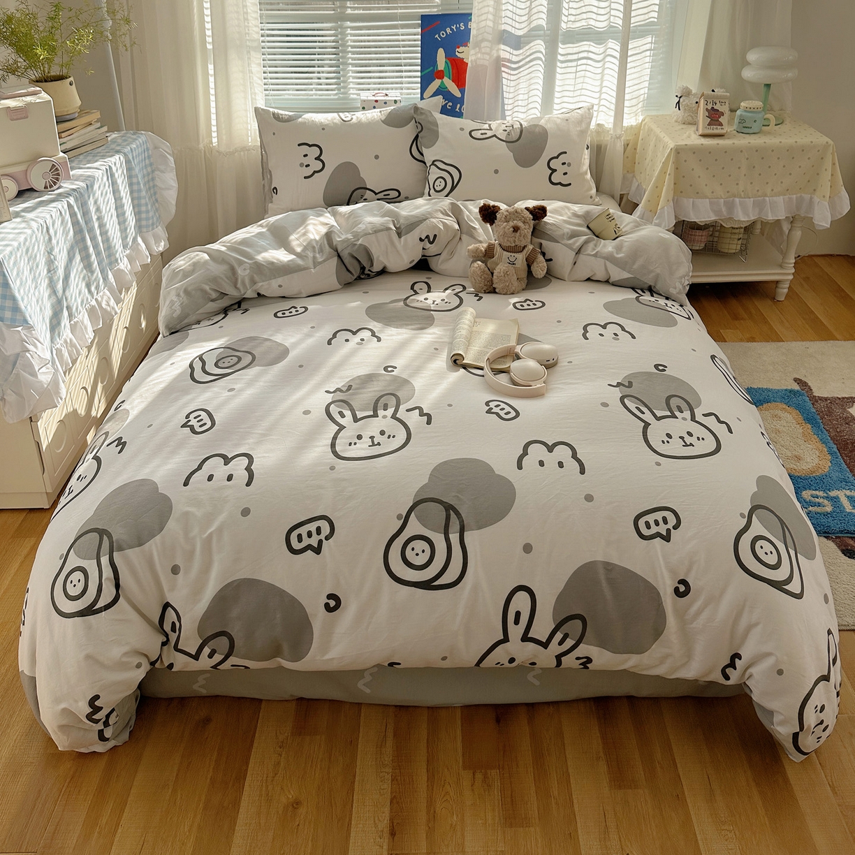 91家纺网 家纺一手货源 找家纺 雅居纺家纺 2026新款全棉小清新印花四件套 简笔画小兔