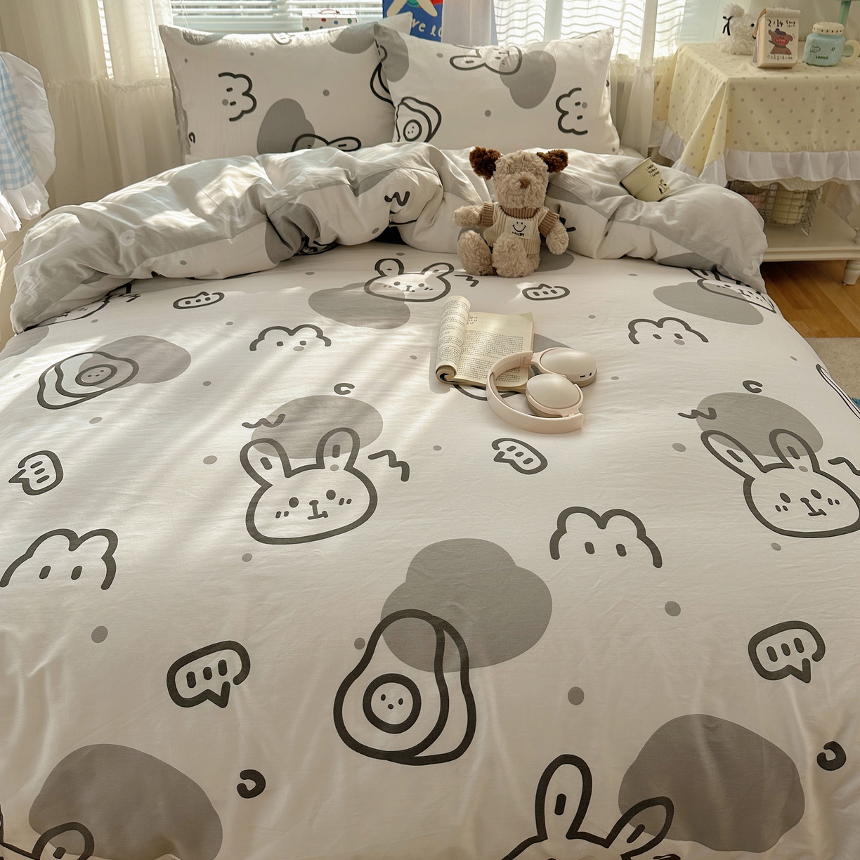 91家纺网 家纺一手货源 找家纺 雅居纺家纺 2026新款全棉小清新印花四件套 简笔画小兔