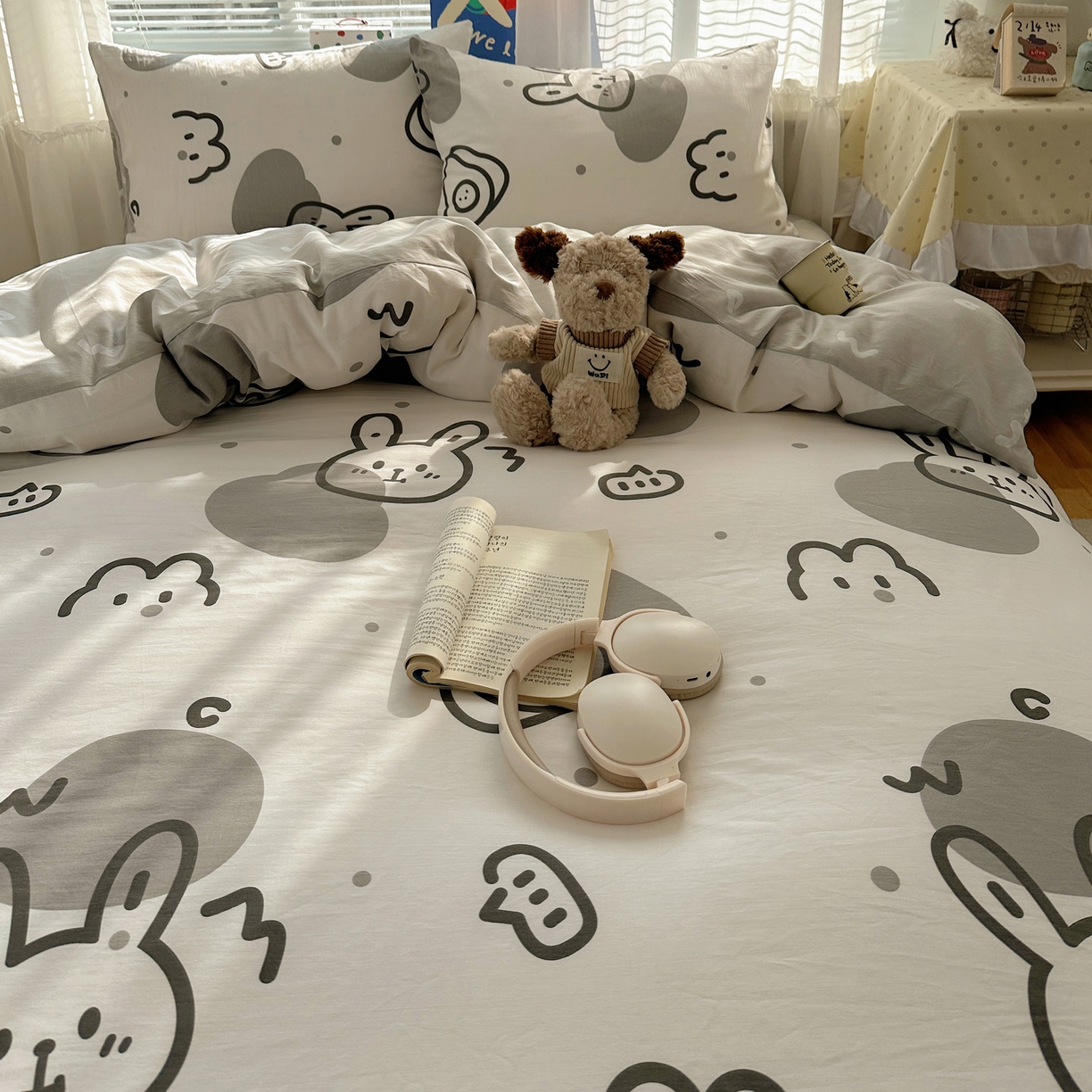 91家纺网 家纺一手货源 找家纺 雅居纺家纺 2026新款全棉小清新印花四件套 简笔画小兔