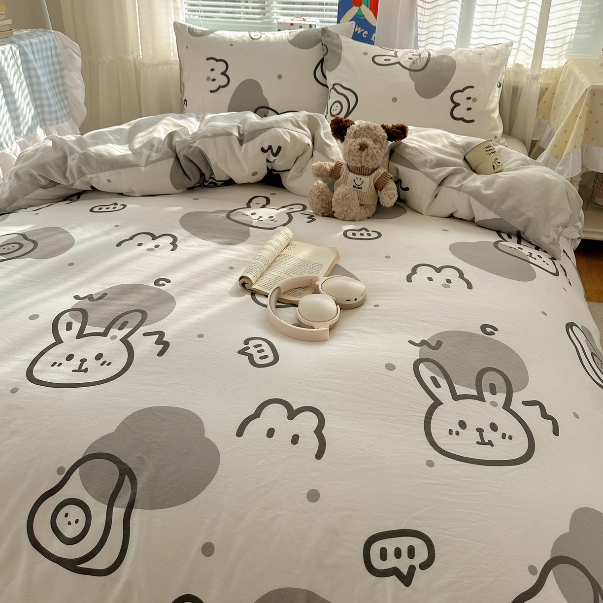 91家纺网 家纺一手货源 找家纺 雅居纺家纺 2026新款全棉小清新印花四件套 简笔画小兔