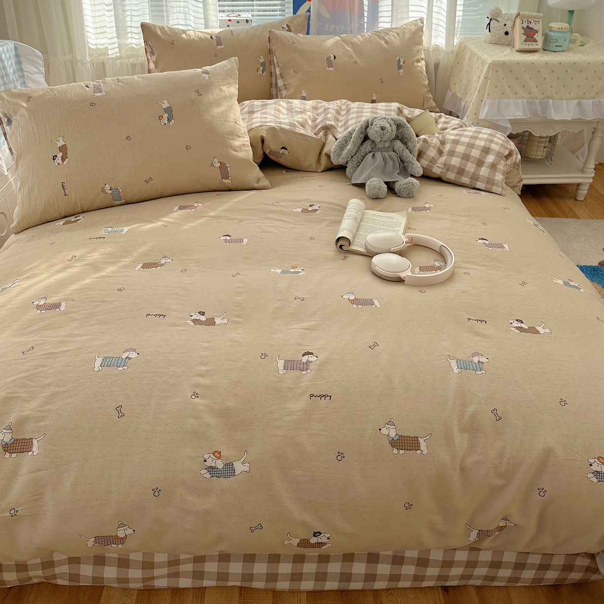 91家纺网 家纺一手货源 找家纺 雅居纺家纺 2026新款全棉小清新印花四件套 绅士快乐狗