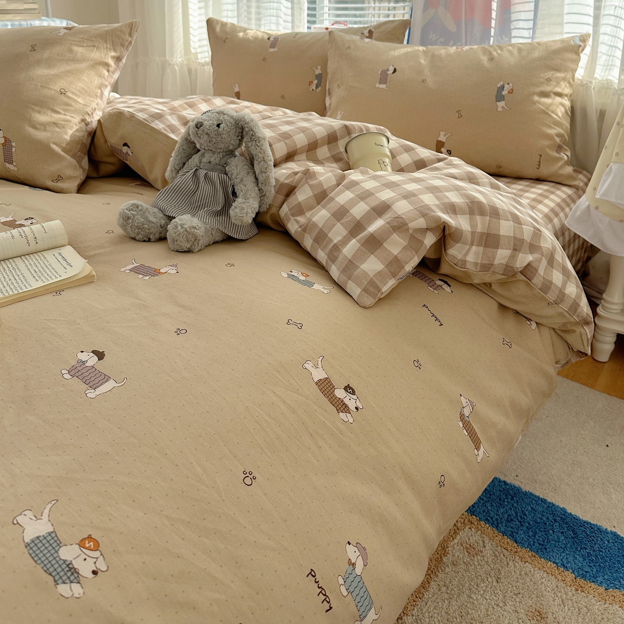 91家纺网 家纺一手货源 找家纺 雅居纺家纺 2026新款全棉小清新印花四件套 绅士快乐狗