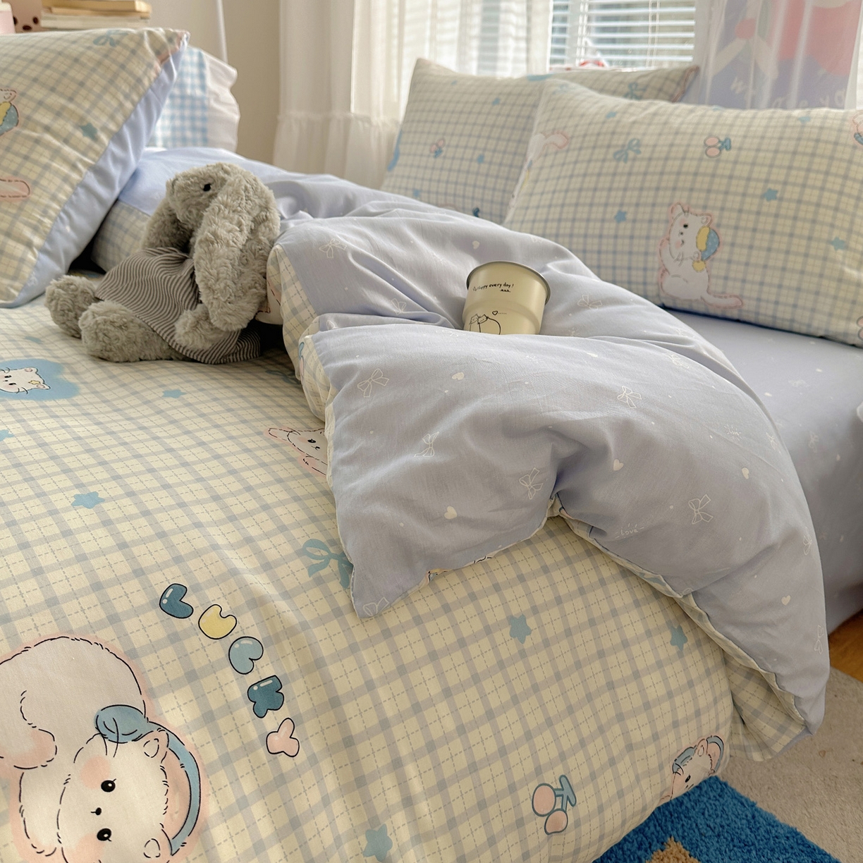 91家纺网 家纺一手货源 找家纺 雅居纺家纺 2026新款全棉小清新印花四件套 贪睡猫猫