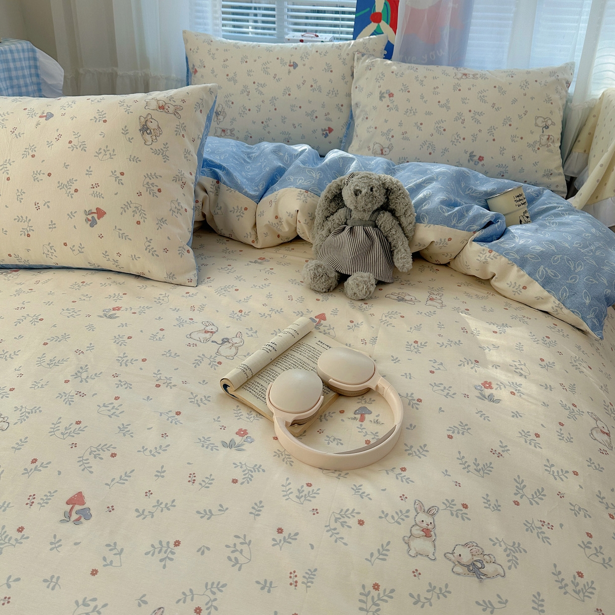 91家纺网 家纺一手货源 找家纺 雅居纺家纺 2026新款全棉小清新印花四件套 贪玩小兔兔