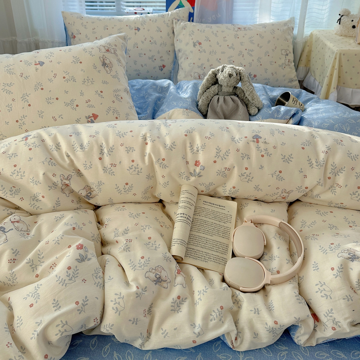 91家纺网 家纺一手货源 找家纺 雅居纺家纺 2026新款全棉小清新印花四件套 贪玩小兔兔