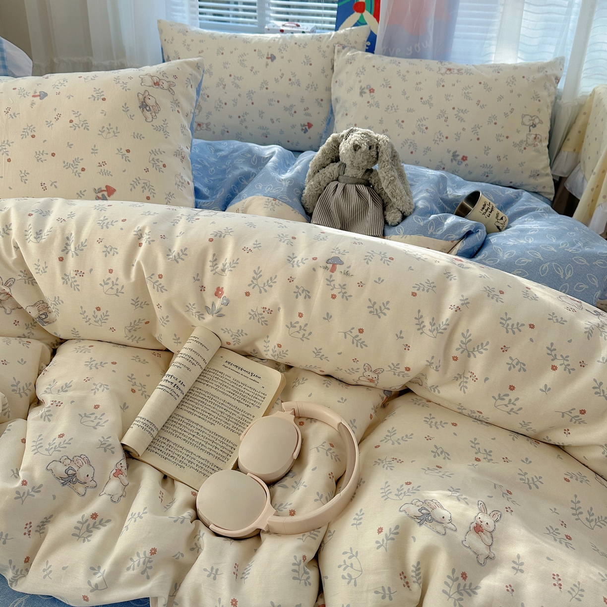 91家纺网 家纺一手货源 找家纺 雅居纺家纺 2026新款全棉小清新印花四件套 贪玩小兔兔