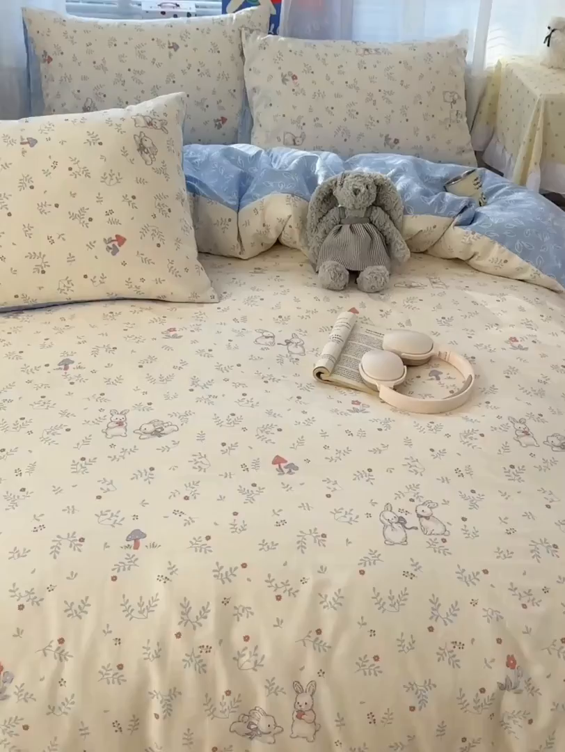 91家纺网 家纺一手货源 找家纺 雅居纺家纺 2026新款全棉小清新印花四件套 贪玩小兔兔