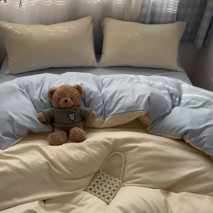 91家纺网 家纺一手货源 找家纺 雨帆家纺 2026新款素色双拼水洗棉混搭四件套 米黄+兰