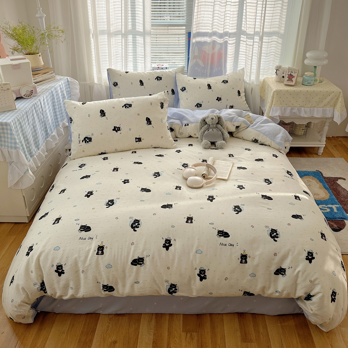 91家纺网 家纺一手货源 找家纺 雅居纺家纺 2026新款全棉小清新印花四件套 小黑猫咪