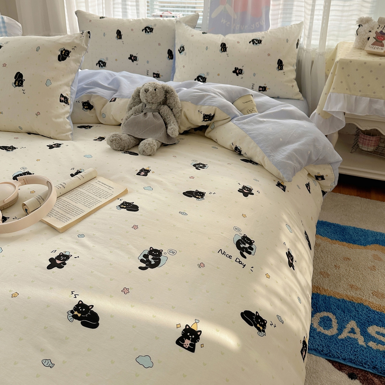 91家纺网 家纺一手货源 找家纺 雅居纺家纺 2026新款全棉小清新印花四件套 小黑猫咪
