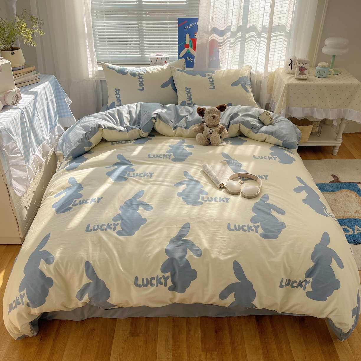 91家纺网 家纺一手货源 找家纺 雅居纺家纺 2026新款全棉小清新印花四件套 幸福兔-蓝