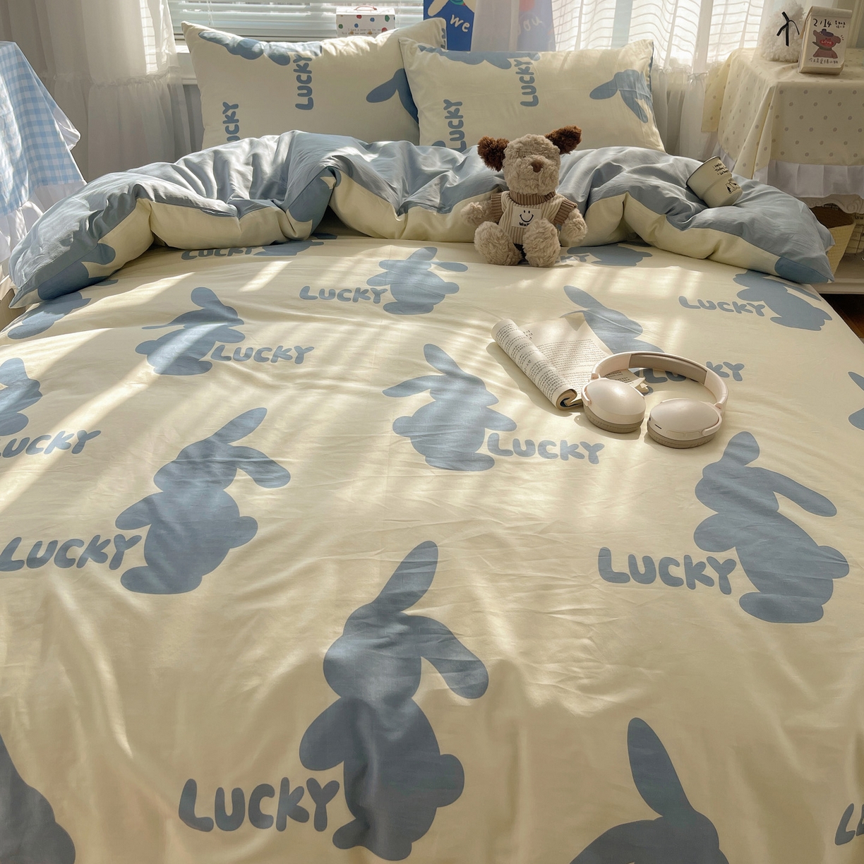 91家纺网 家纺一手货源 找家纺 雅居纺家纺 2026新款全棉小清新印花四件套 幸福兔-蓝