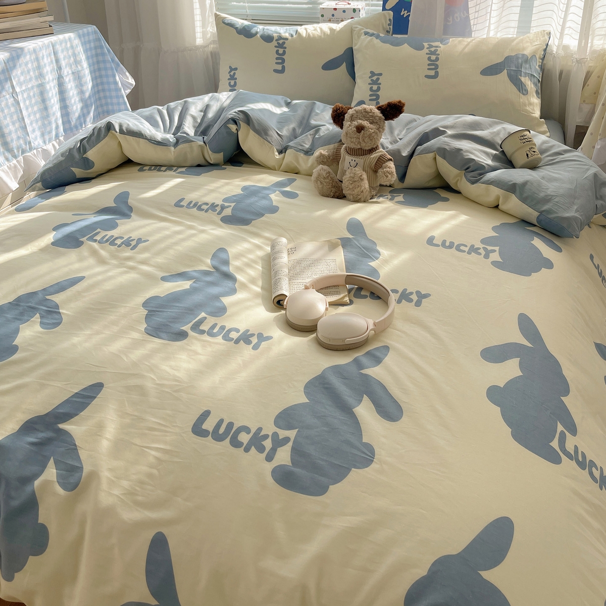 91家纺网 家纺一手货源 找家纺 雅居纺家纺 2026新款全棉小清新印花四件套 幸福兔-蓝