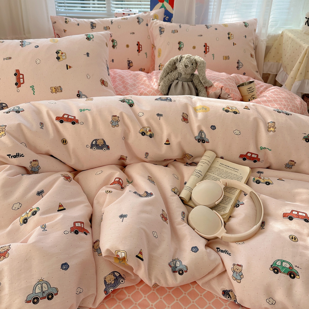 91家纺网 家纺一手货源 找家纺 雅居纺家纺 2026新款全棉小清新印花四件套 熊熊小汽车