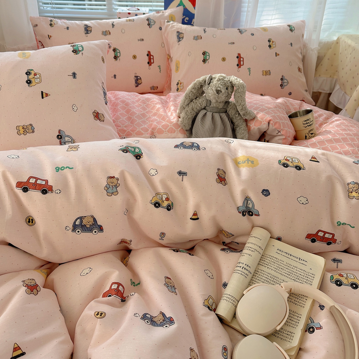 91家纺网 家纺一手货源 找家纺 雅居纺家纺 2026新款全棉小清新印花四件套 熊熊小汽车