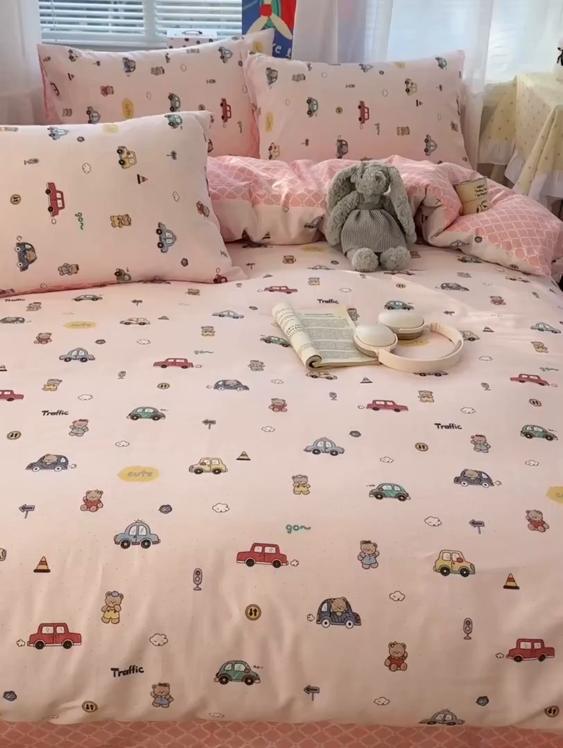 91家纺网 家纺一手货源 找家纺 雅居纺家纺 2026新款全棉小清新印花四件套 熊熊小汽车