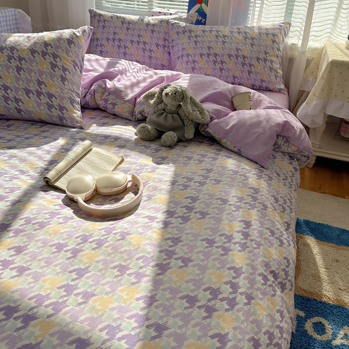 91家纺网 家纺一手货源 找家纺 雅居纺家纺 2026新款全棉小清新印花四件套 紫色千鸟格