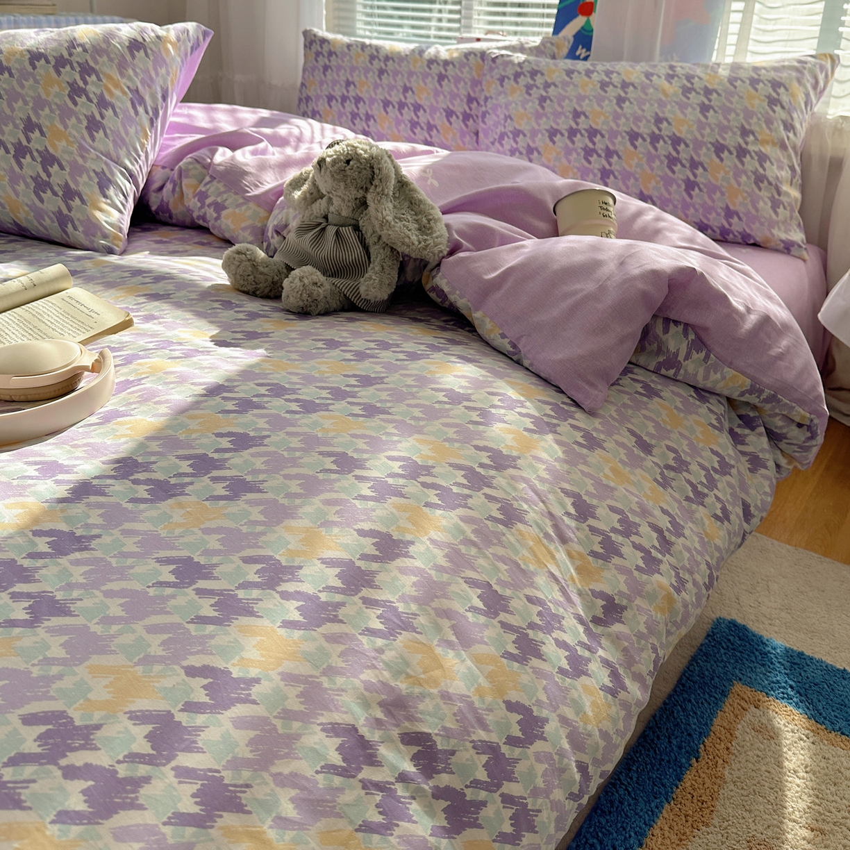 91家纺网 家纺一手货源 找家纺 雅居纺家纺 2026新款全棉小清新印花四件套 紫色千鸟格