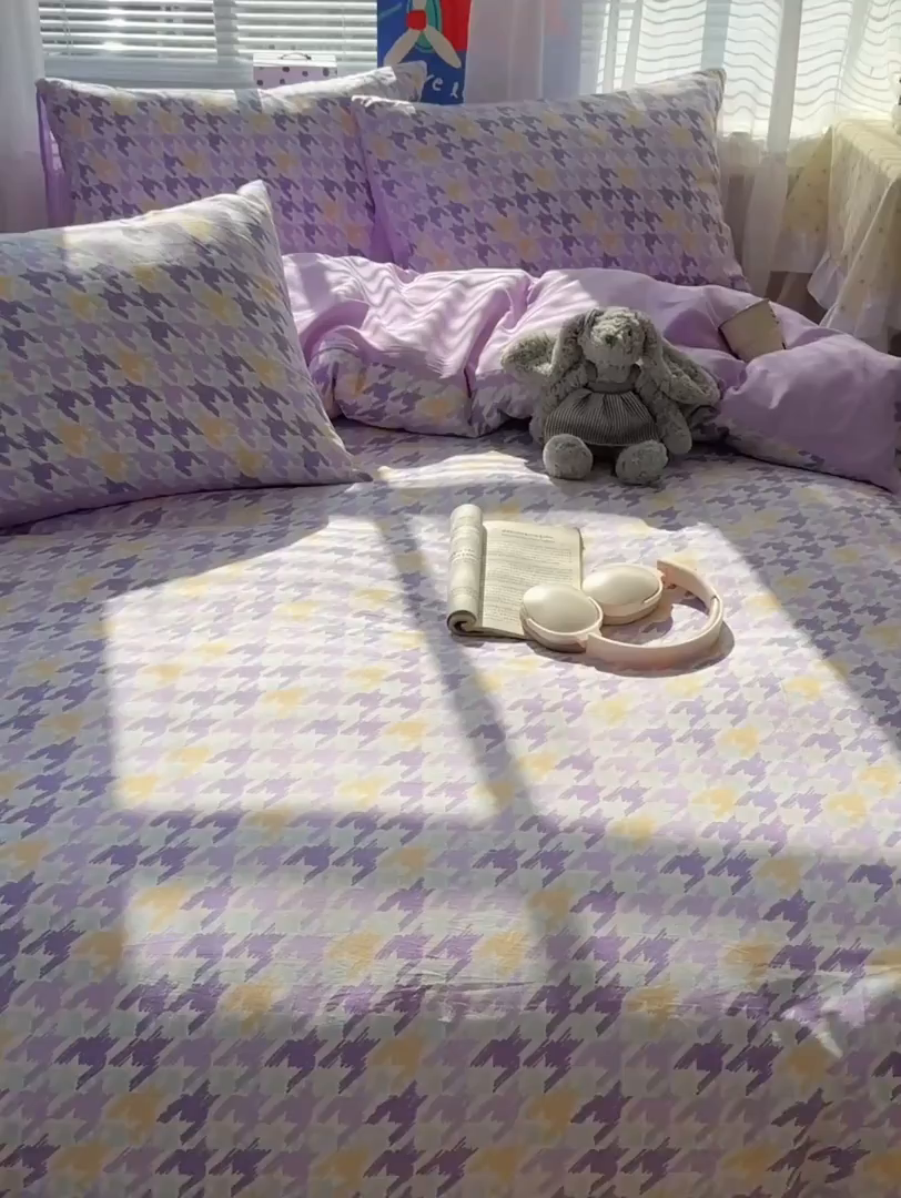 91家纺网 家纺一手货源 找家纺 雅居纺家纺 2026新款全棉小清新印花四件套 紫色千鸟格